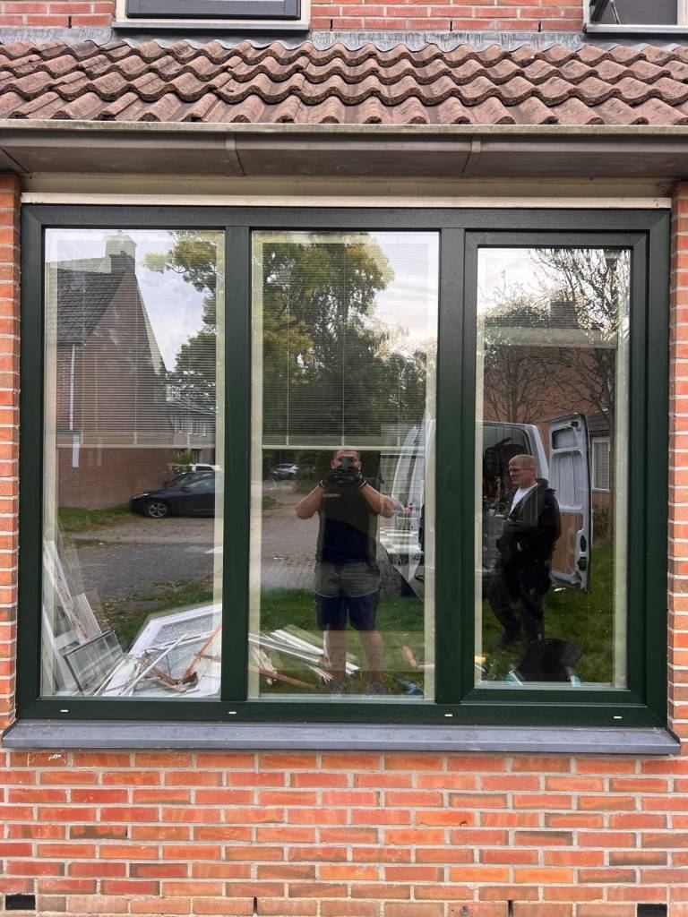 Eerder uitgevoerd gevelkozijn met glaswerk